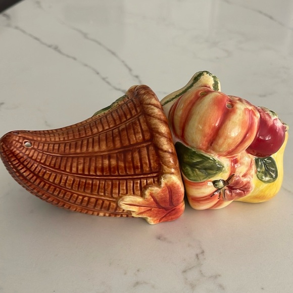 Cornucopia Salt and Pepper Shakers - Picture 1 of 3